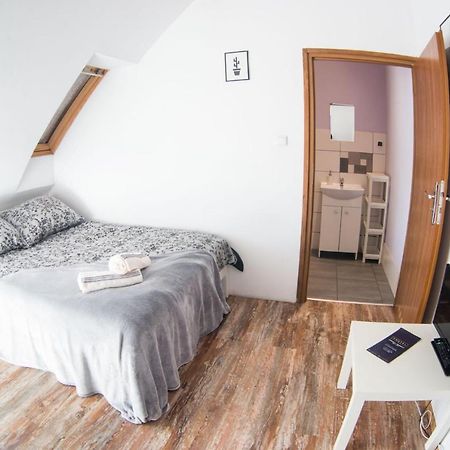 Fitness Hostel - Restauracja, Darmowy Parking I Silownia Wrocław Kültér fotó