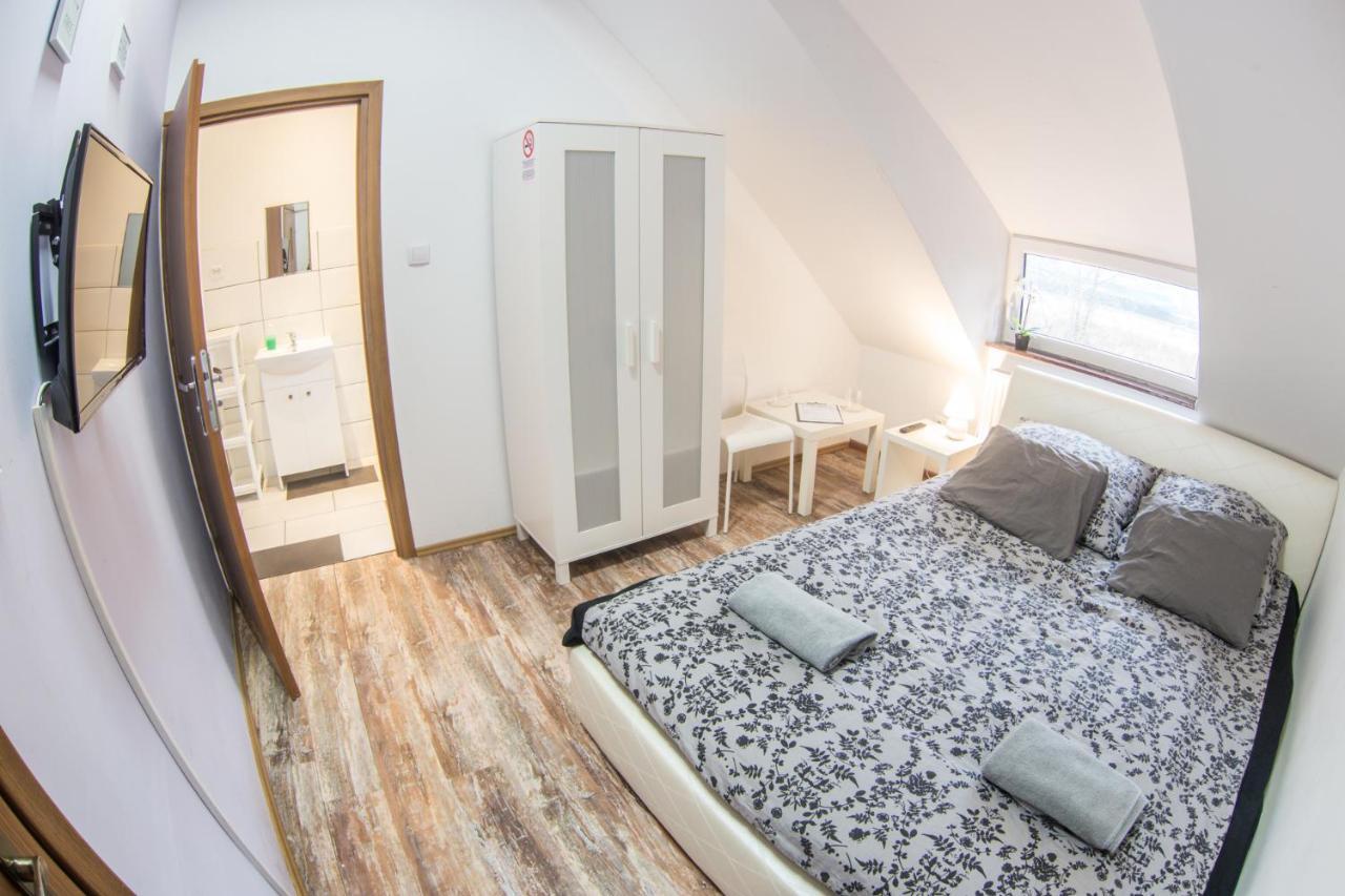 Fitness Hostel - Restauracja, Darmowy Parking I Silownia Wrocław Kültér fotó